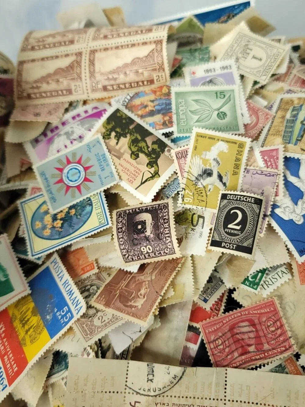 500 Mixed Off Paper Lot Worldwide Stamps Random Countries Unsorted From Estate